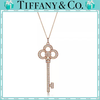 【国内発送/直営店】Tiffany Keysシリーズです18K ローズゴールド ダイヤモンド クラウンキー ペンダント」。